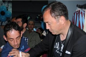 "Takımınızı seviyorsanız &uuml;r&uuml;nlerimizi alın"