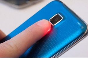 Samsung'un plastik Galaxy cep ısrarı neden