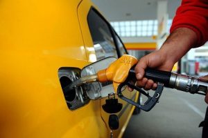 Benzinin litre fiyatı zirveyi g&ouml;rd&uuml;