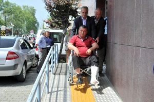 Se&ccedil;ilemeyen aday CHP'li &uuml;yeyi vurdu