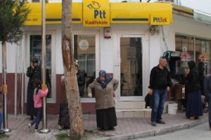 &Ouml;nce PTT şubesini, ardından marketi soydu!