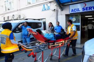 250 kişi &ouml;ğle yemeğinden zehirlendi
