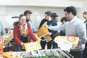 Merkel'in partisinde T&uuml;rk bayrağı krizi