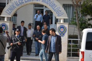 Bah&ccedil;eyi mi kazdınız dedi kendini ele verdi