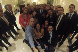 Cumhurbaşkanı G&uuml;l de selfie modasına uydu
