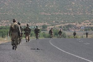 Diyarbakır'da 2 uzman &ccedil;avuş ka&ccedil;ırıldı, 9 asker yaralı