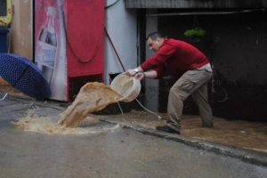 Aşırı yağıştan sele teslim