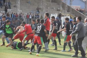 Yenilgiyi kabullenemeyen taraftarlar bakın ne yaptı?