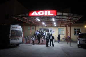 Araba takla attı: 2 &ouml;l&uuml;, 5 yaralı