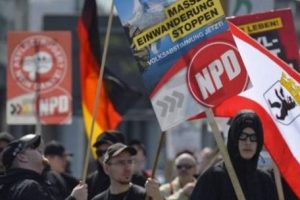 T&uuml;rk mahallesine y&uuml;r&uuml;yen Neonazilere ge&ccedil;it yok