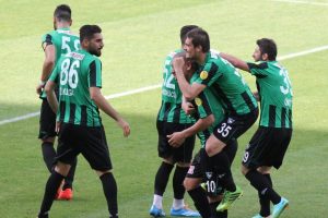 Tekden Denizlispor taraftarlarına 3 puanla veda etti
