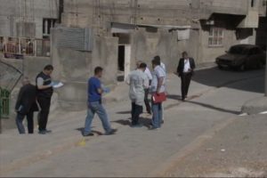 Evin &ouml;n&uuml;nde bomba patladı: 2 &ccedil;ocuk yaralı