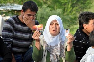 Diyarbakır'da 'PKK &ccedil;ocuğumuzu ka&ccedil;ırdı' eylemi