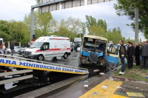 Ankara'da trafik kazası: 16 yaralı