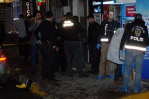İstanbul'da b&uuml;y&uuml;k soygun! Bankamatiğe kilitlediler...
