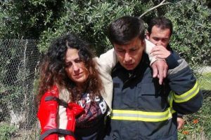 50 kiloluk kanepenin altında kaldı
