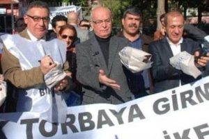 Sağlık &ccedil;alışanlarından n&ouml;bet tepkisi