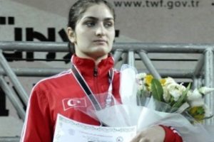 Milli sporcunun madalyaları &ccedil;alındı!..