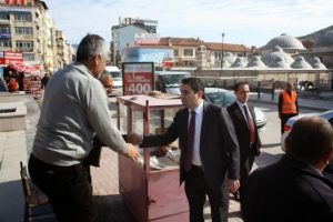 Eski bakanın rekorunu kırdı