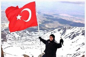 Rıza Kayaalp Erciyes Dağı'na tırmandı