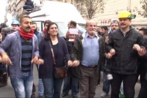 HDP'lilerin halaylı 1 Mayıs kutlaması