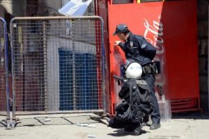 "Yaşasın 1 Mayıs" pankartına 3 g&ouml;zaltı