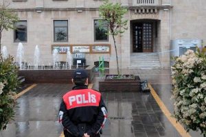 Ş&uuml;pheli paketten bakın ne &ccedil;ıktı?
