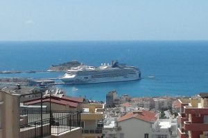 Dev turist gemisi  rota değiştirdi