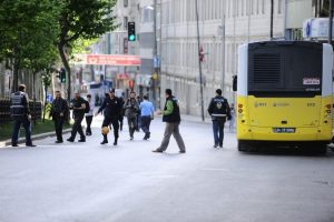 G&uuml;nd&uuml;z arbede akşam futbol