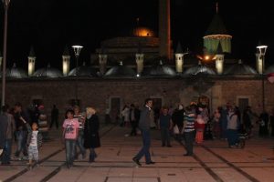İnsanlar Mevlana'ya akın etti