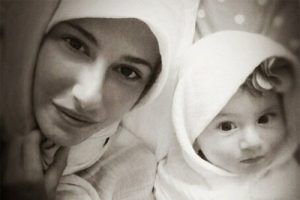 Şeyma Subaşı kızıyla birlikte fotoğrafını paylaştı