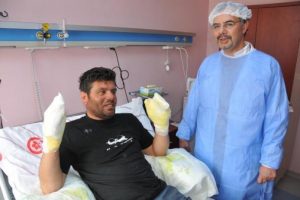 T&uuml;p&uuml; &ccedil;akmakla kontrol edince kendini yaktı