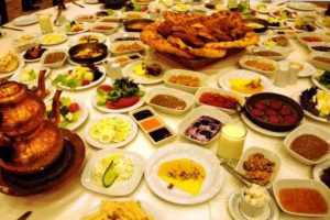 Vanlılar d&uuml;nyanın en kalabalık kahvaltısını kuruyor