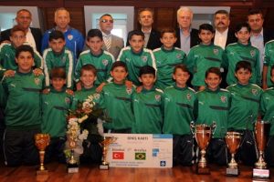 Bursaspor'da başarılı sporcular &ouml;d&uuml;llendirildi