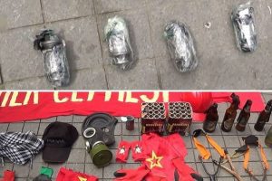 Par&ccedil;a tesirli bombalarla yakalandılar