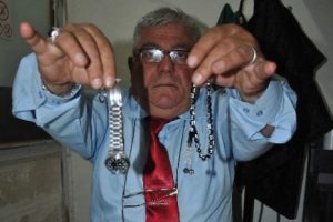Emekli &ouml;ğretmeni şoke eden &ouml;d&uuml;l zinciri