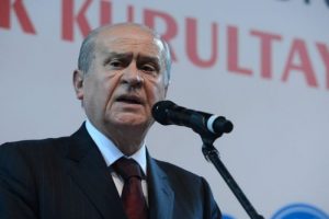 "Bayrağımız tartışılırsa bağımsızlığımız ateşe atılacaktır"