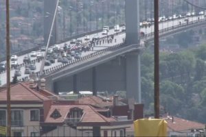 Boğazi&ccedil;i K&ouml;pr&uuml;s&uuml; kapatıldı vatandaş isyan etti