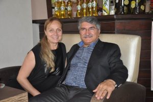 Fikri Sağlar'dan eşine dizi setinde ziyaret