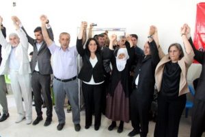 BDP'liler husumetli iki aileyi barıştırdı