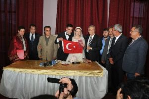 Deniz Baykal nikah şahidi oldu