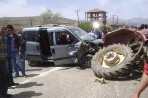 Engellileri taşıyan ara&ccedil; kaza yaptı: 9 yaralı