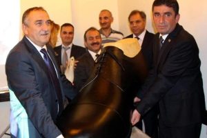43 yaşındaki &ouml;ğrenci 222 numara ayakkabı yaptı