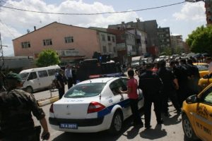 Kız kavgası: 7 yaralı, 8 g&ouml;zaltı