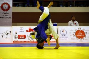 Judo T&uuml;rkiye şampiyonası Samsun'da başladı