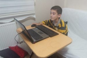 8 yaşındaki &ccedil;ocuğun oyun merakı pahalıya patladı