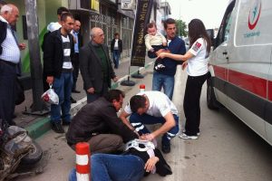Bursa'daki motosiklet kazasında &ouml;l&uuml;mden d&ouml;nd&uuml;ler