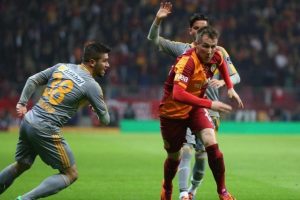 İzet Hajrovic topun ağzında!