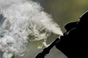Sigarayı bırakmak, astım kontrol&uuml;n&uuml; kolaylaştırıyor