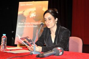 Yazar Hatice Meryem Nil&uuml;ferli kadınlarla buluştu